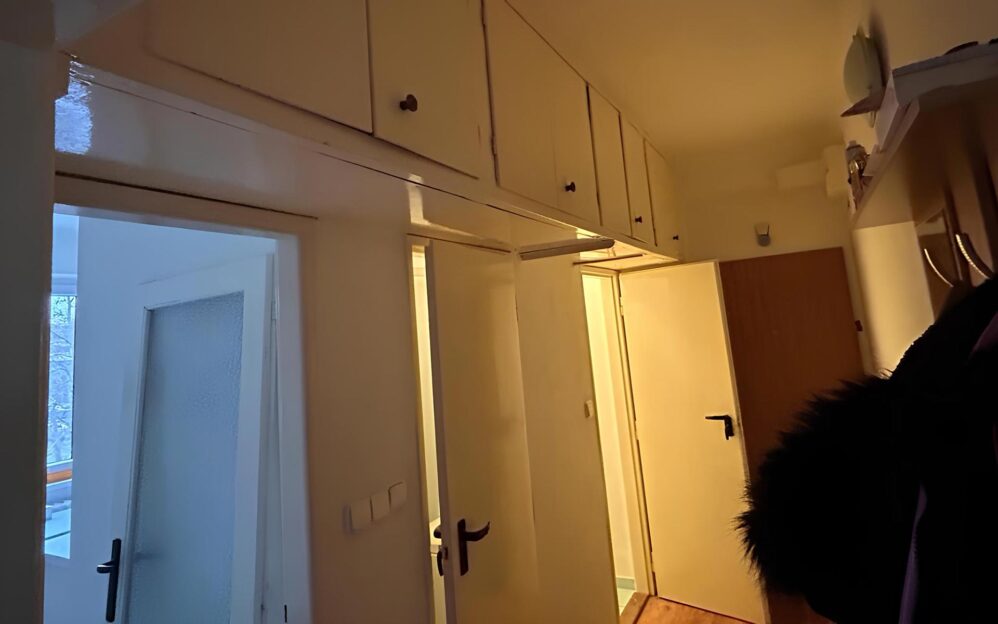 Původní stav panelového bytu před rekonstrukcí